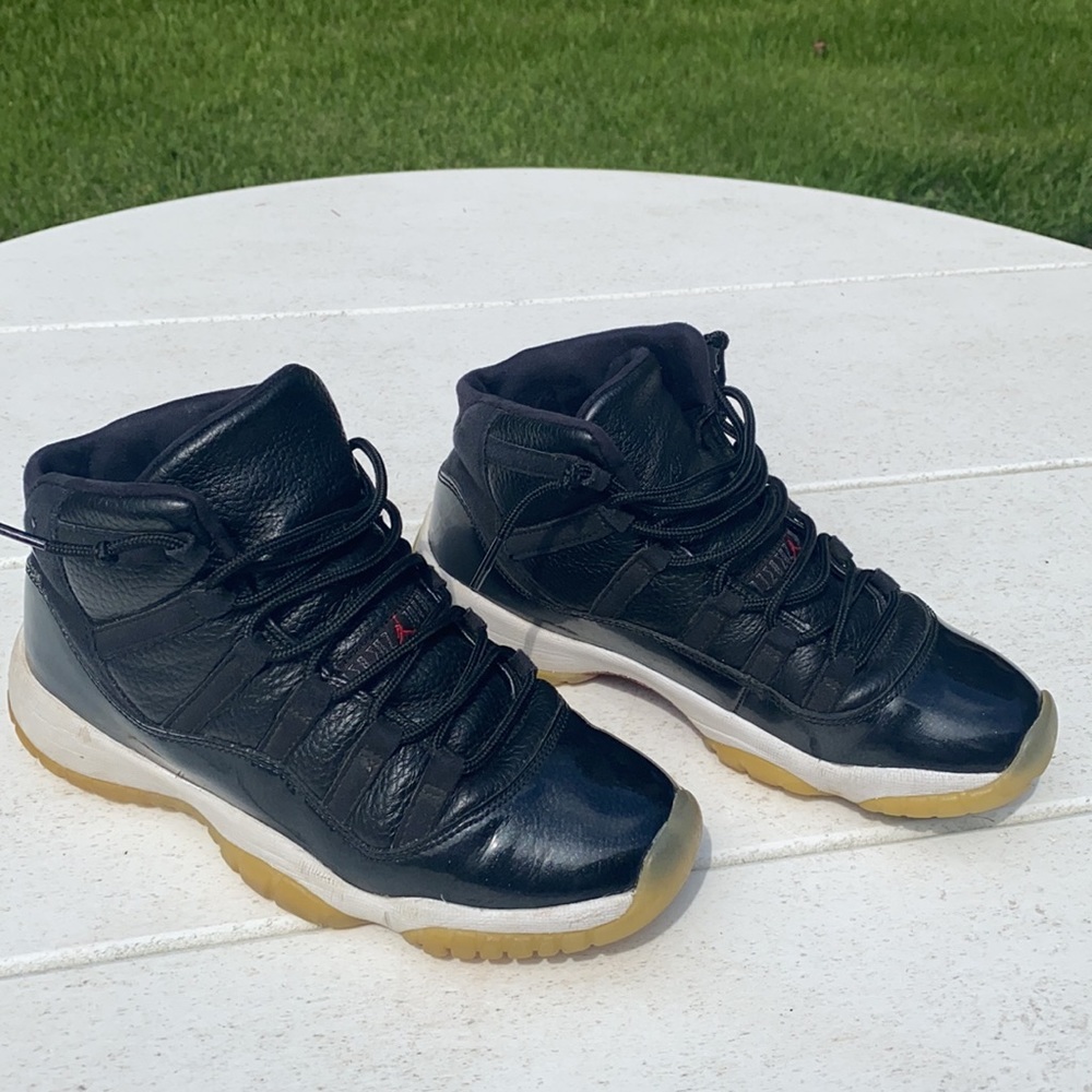 ✅AIR Jordan RETRO 11 - youth size 5.5. Black with black patent leather.